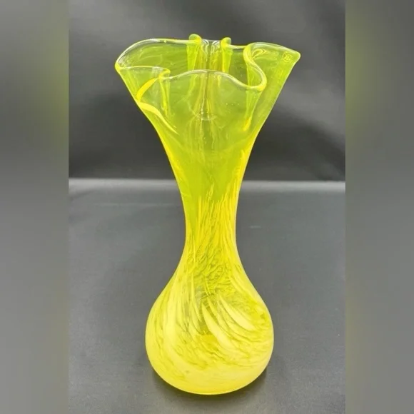 Vintage MCM Yellow Hand Blown Art Glass Vase Swirled Swung Ruffled Rim 7.5”T - Picture 8 of 8